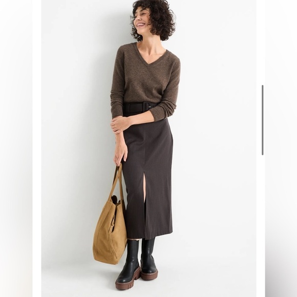 Alex Marie Women’s V Neck Cashmere Sweater in Mocha Brown luxury - Picture 2 of 9